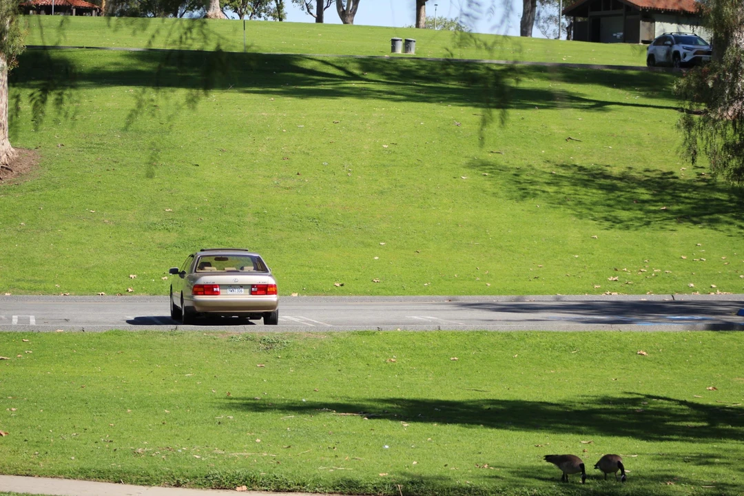 2000 Lexus LS 2nd Gen - Image 12 of 31