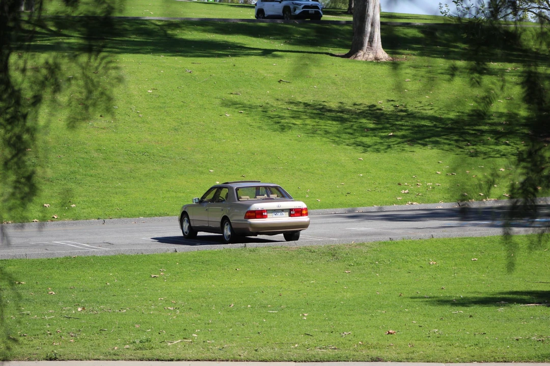 2000 Lexus LS 2nd Gen - Image 9 of 31