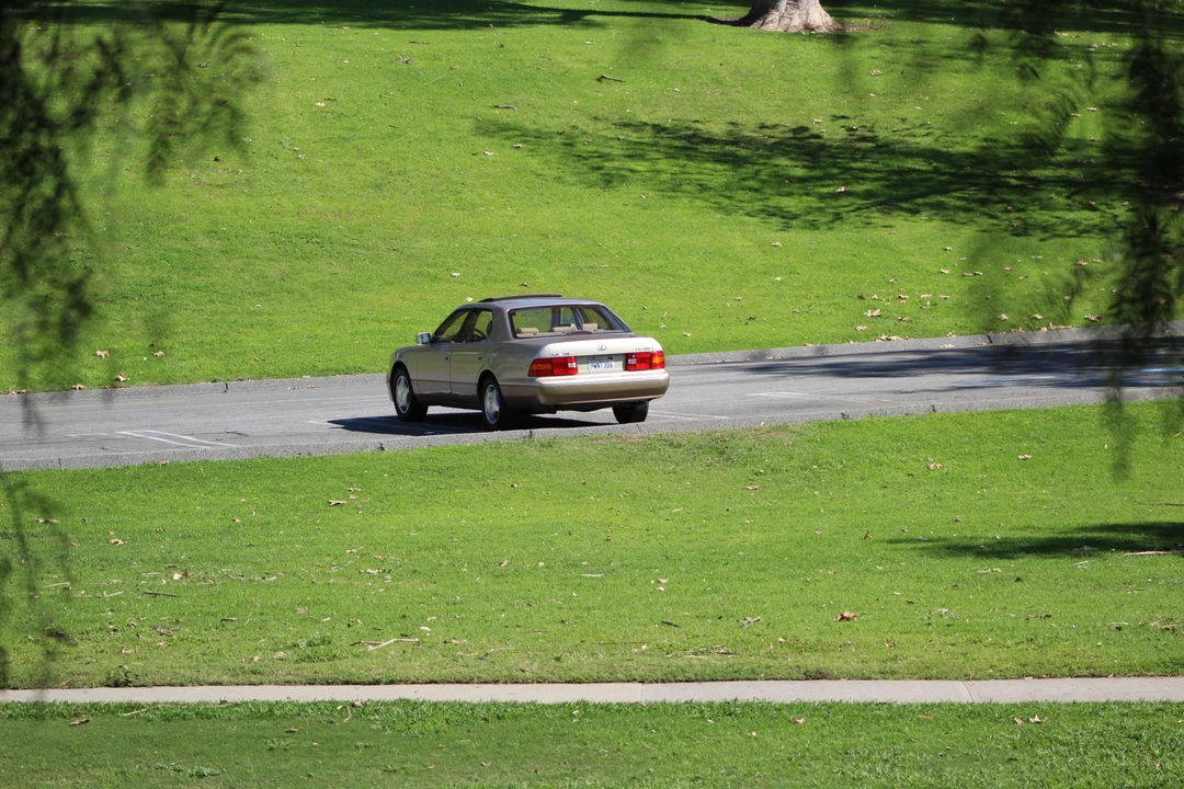 2000 Lexus LS 2nd Gen - Image 10 of 31