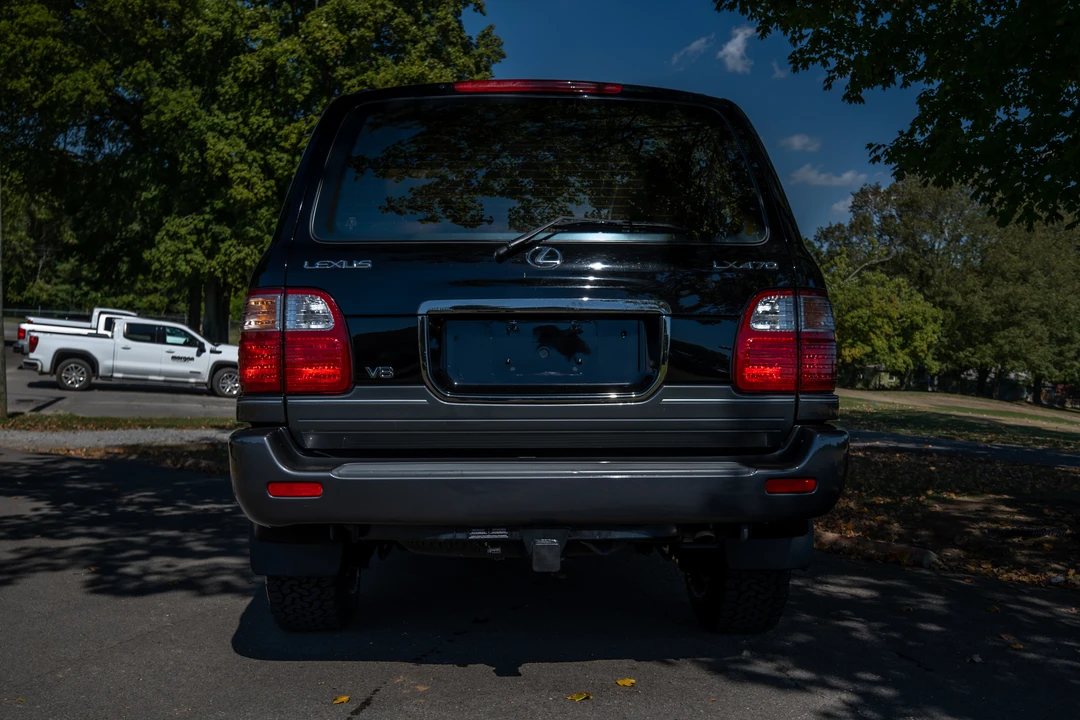 2000 Lexus LX 2nd Gen - Image 15 of 31