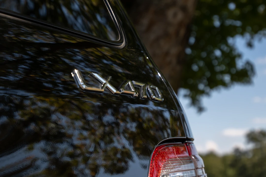 2000 Lexus LX 2nd Gen - Image 13 of 31