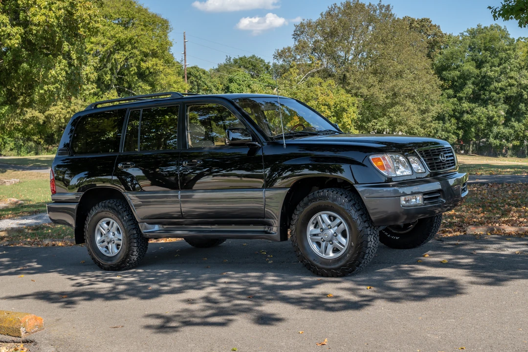 2000 Lexus LX 2nd Gen - Image 19 of 31