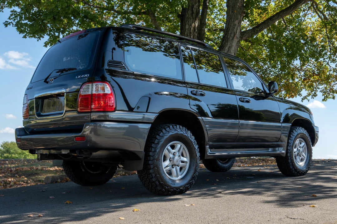 2000 Lexus LX 2nd Gen - Image 16 of 31