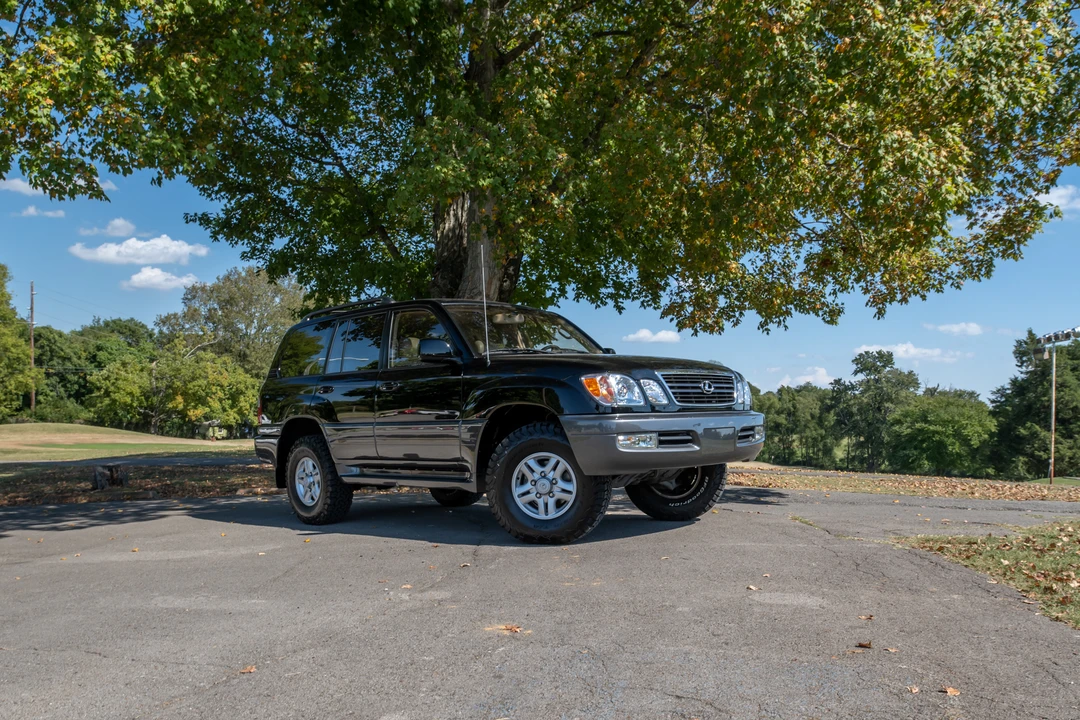 2000 Lexus LX 2nd Gen - Image 24 of 31