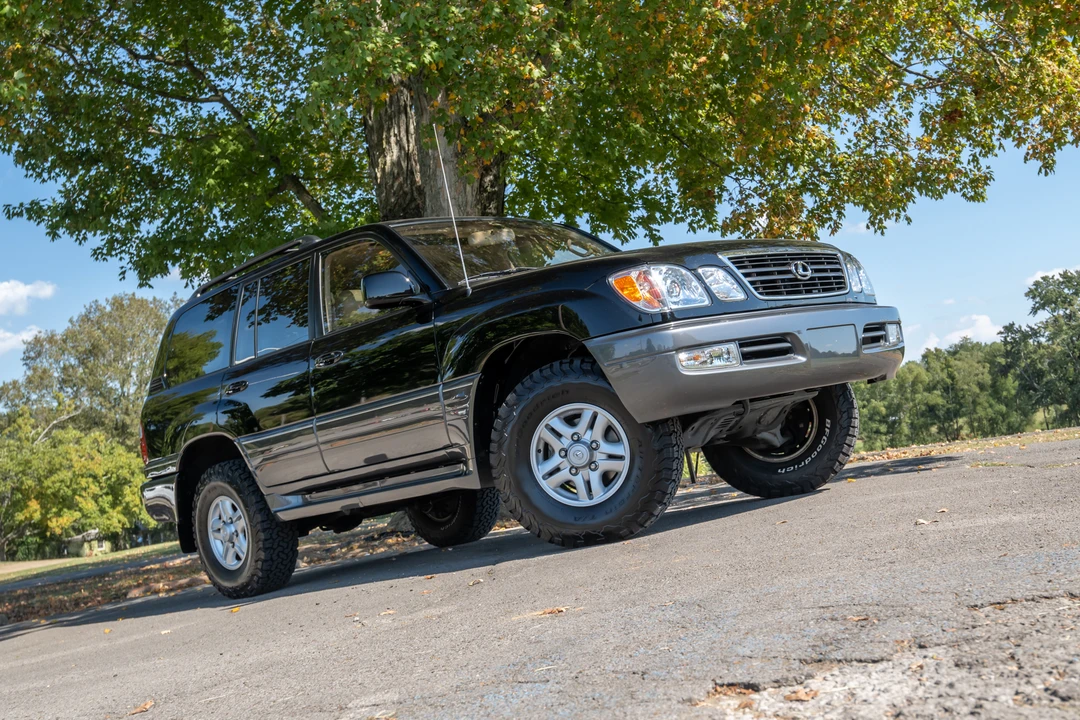 2000 Lexus LX 2nd Gen - Image 23 of 31