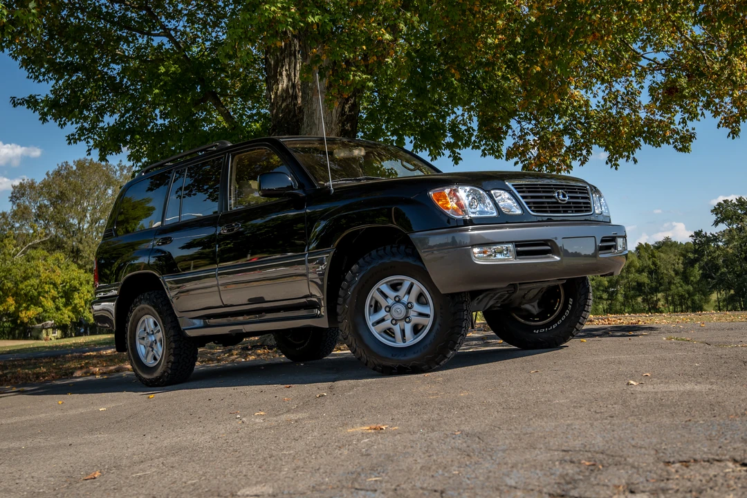 2000 Lexus LX 2nd Gen - Image 22 of 31