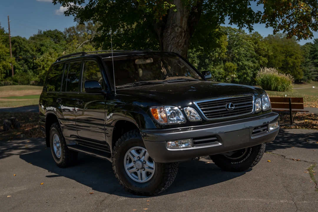 2000 Lexus LX 2nd Gen - Image 21 of 31