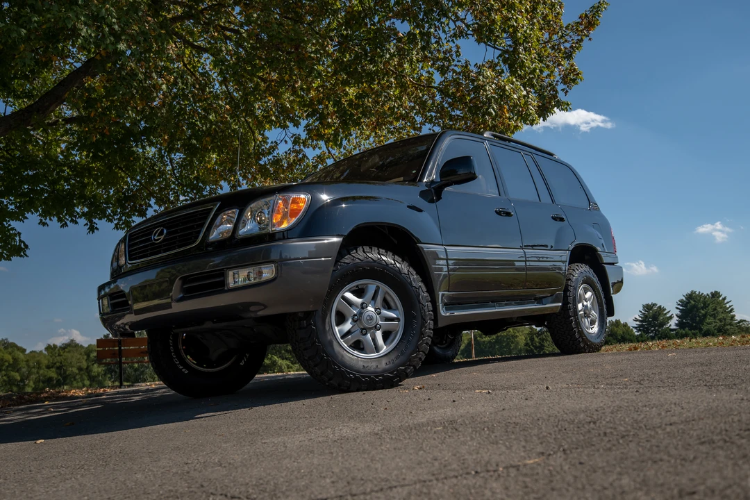 2000 Lexus LX 2nd Gen - Image 5 of 31