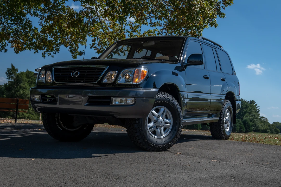 2000 Lexus LX 2nd Gen - Image 3 of 31