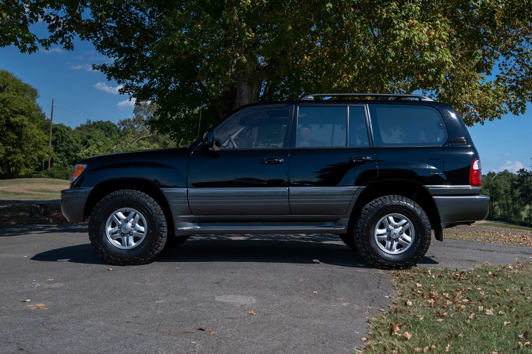 2000 Lexus LX 2nd Gen - Image 6 of 31