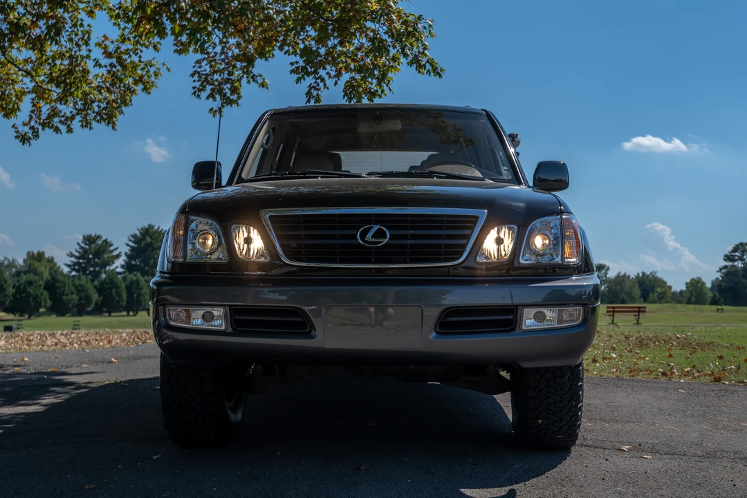 2000 Lexus LX 2nd Gen - Image 25 of 31