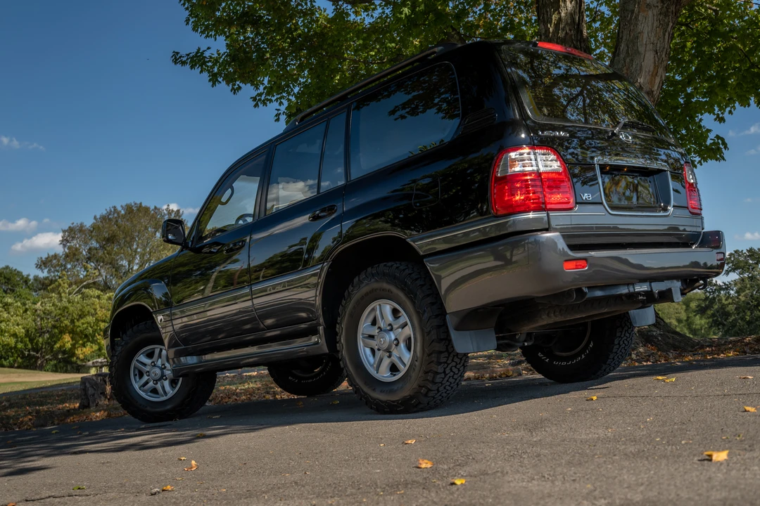 2000 Lexus LX 2nd Gen - Image 9 of 31