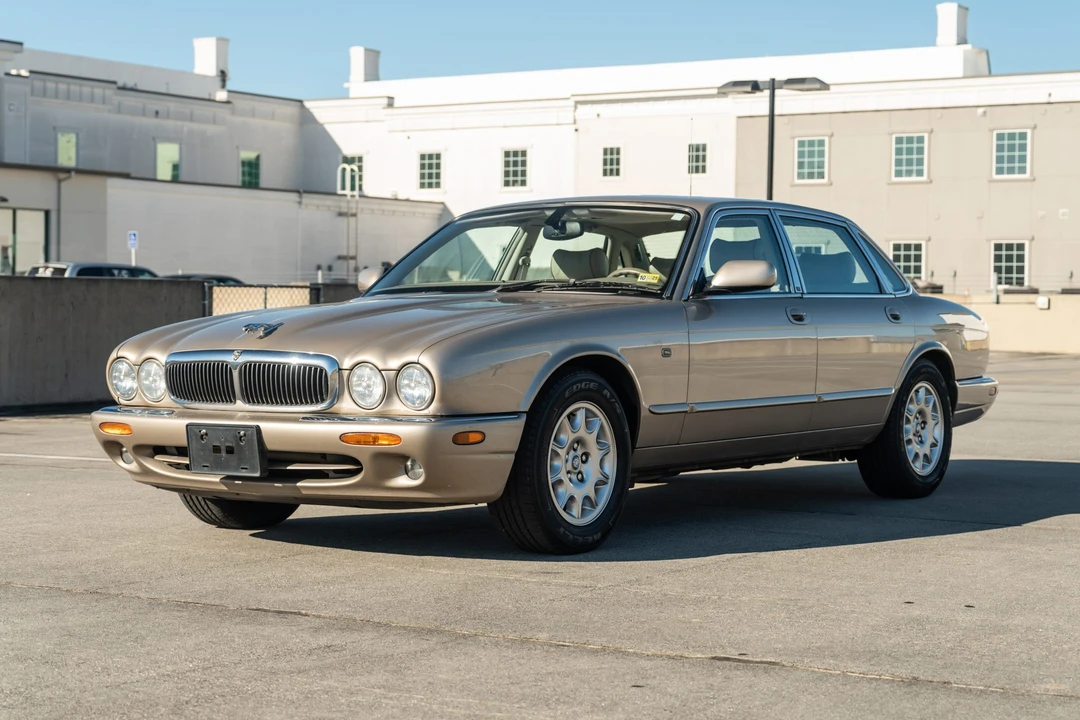 2001 Jaguar X308 XJ - Image 2 of 31
