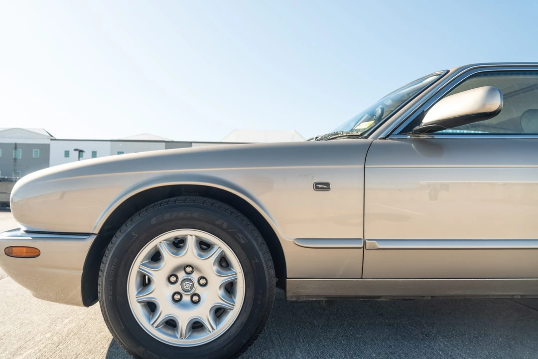 2001 Jaguar X308 XJ - Image 19 of 31
