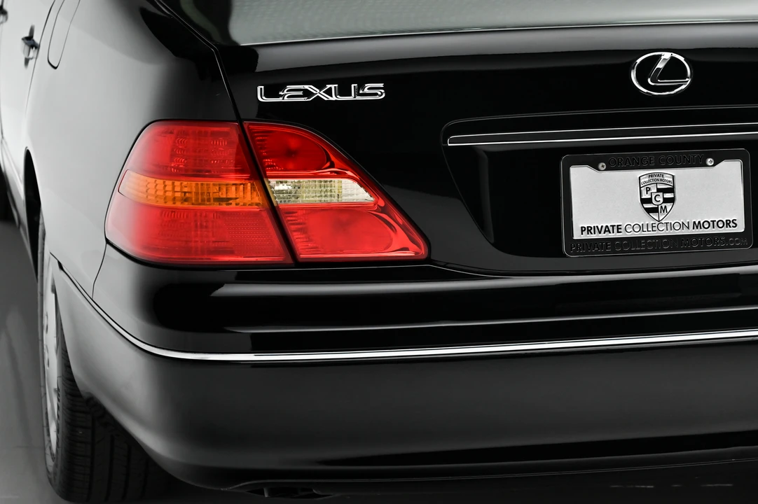 2001 Lexus LS 3rd Gen - Image 19 of 31