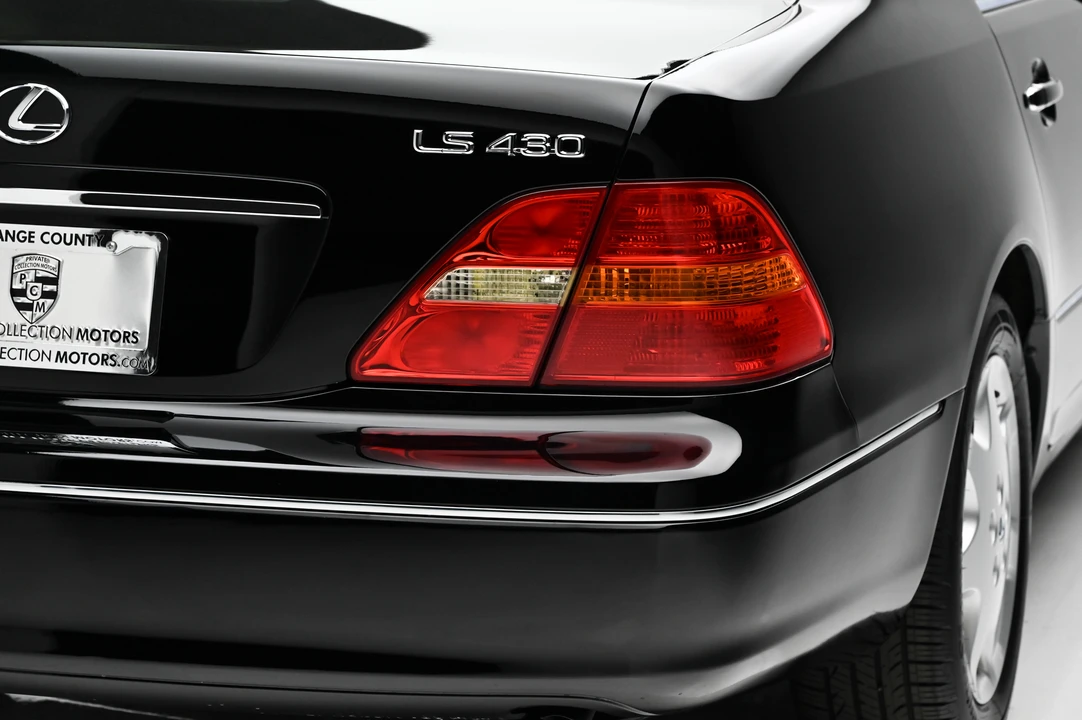 2001 Lexus LS 3rd Gen - Image 22 of 31