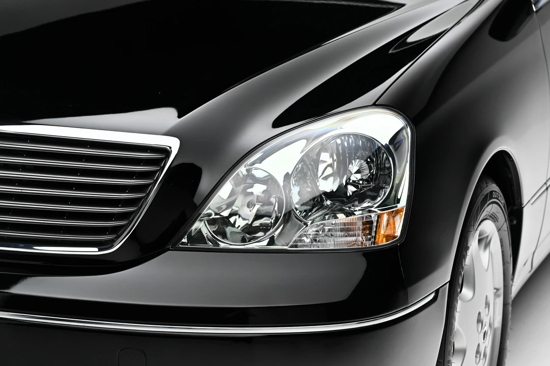 2001 Lexus LS 3rd Gen - Image 12 of 31