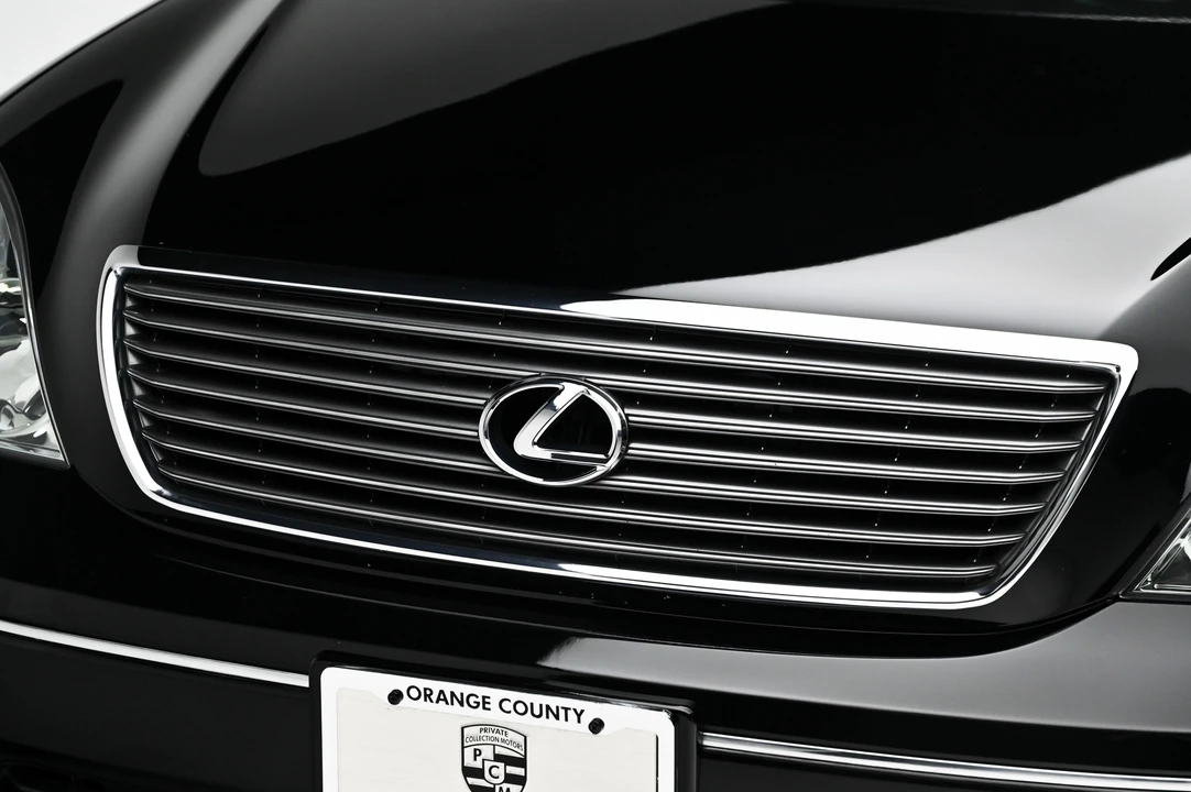 2001 Lexus LS 3rd Gen - Image 11 of 31