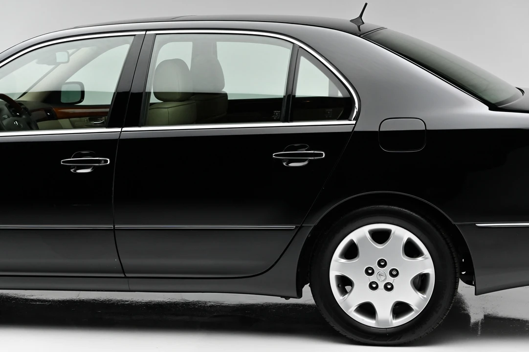 2001 Lexus LS 3rd Gen - Image 16 of 31