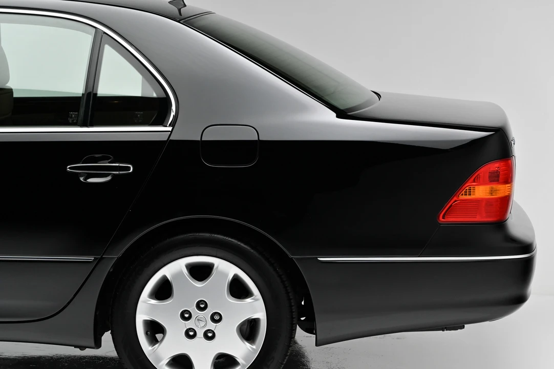 2001 Lexus LS 3rd Gen - Image 17 of 31