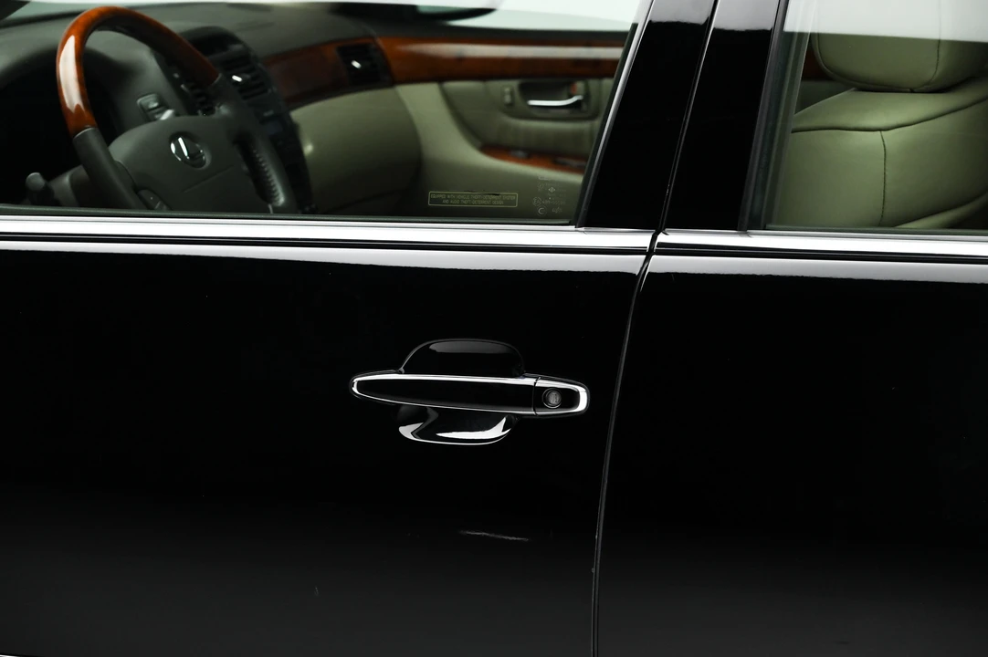 2001 Lexus LS 3rd Gen - Image 18 of 31