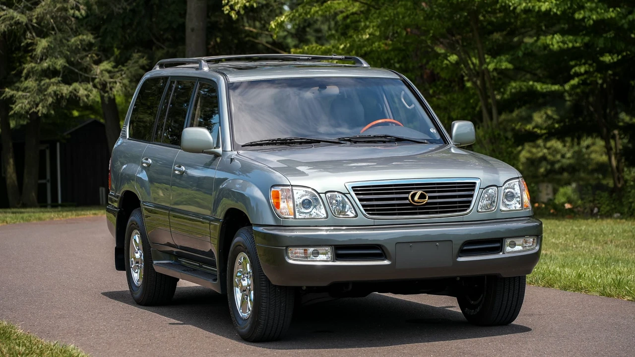 2001 Lexus LX 2nd Gen - Image 15 of 31