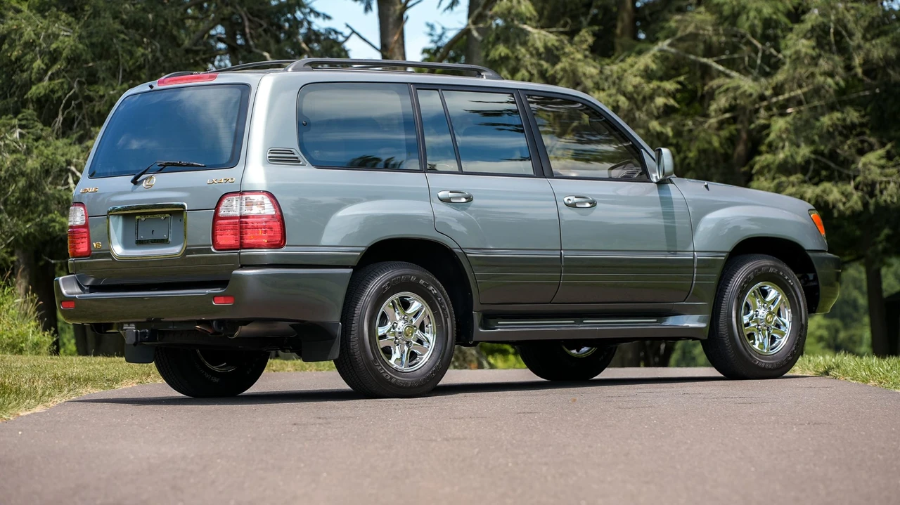 2001 Lexus LX 2nd Gen - Image 31 of 31