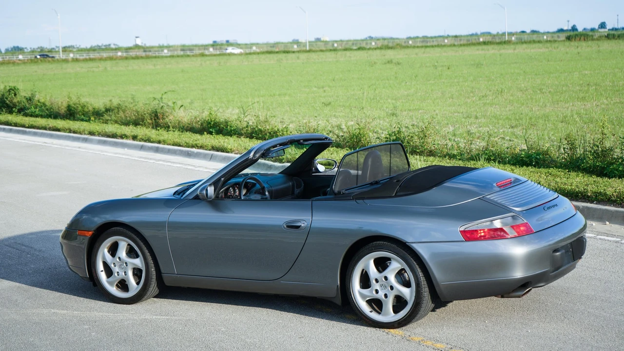 2001 Porsche 996 Carrera - Image 10 of 31