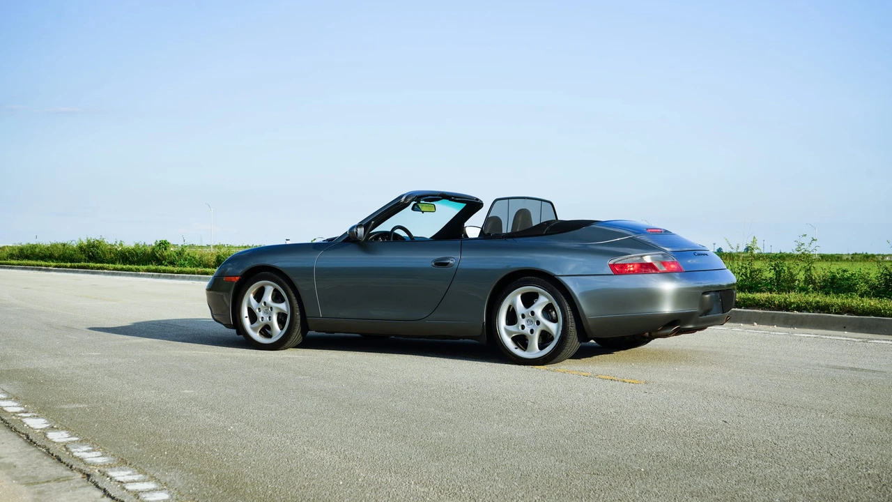 2001 Porsche 996 Carrera - Image 11 of 31