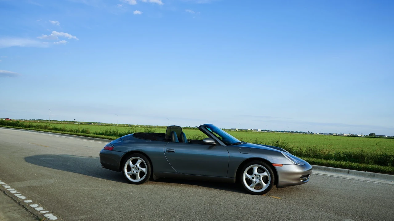 2001 Porsche 996 Carrera - Image 22 of 31