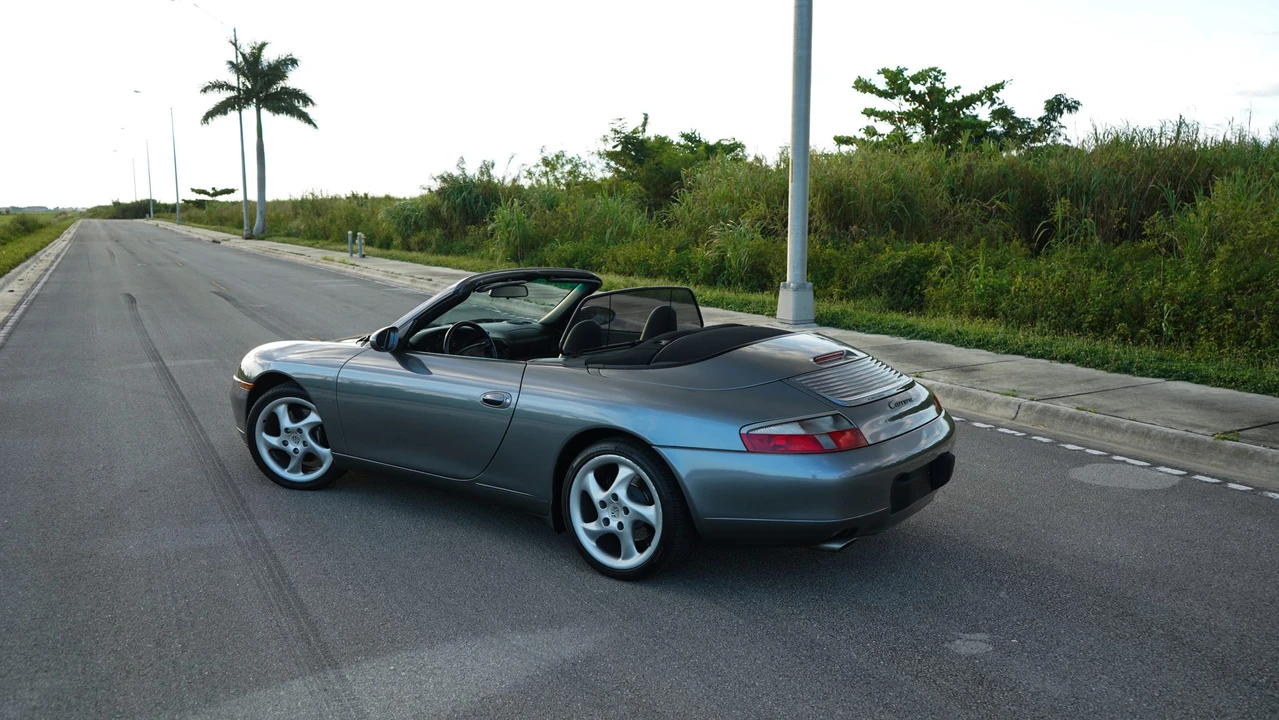 2001 Porsche 996 Carrera - Image 13 of 31