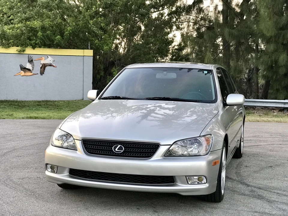 2002 Lexus IS 1st Gen - Image 2 of 31