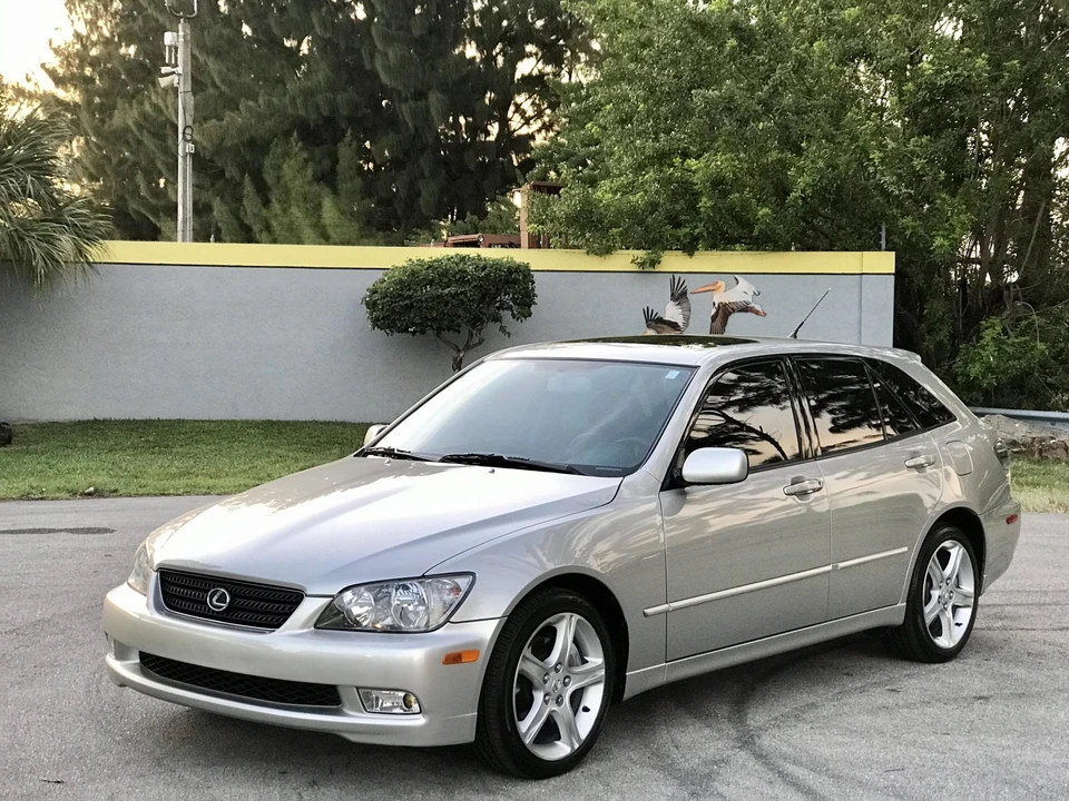 2002 Lexus IS 1st Gen - Image 4 of 31