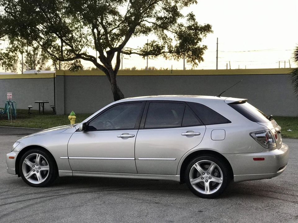 2002 Lexus IS 1st Gen - Image 8 of 31
