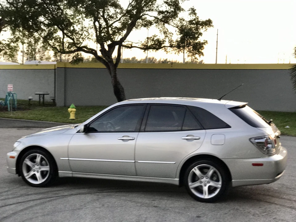 2002 Lexus IS 1st Gen - Image 9 of 31