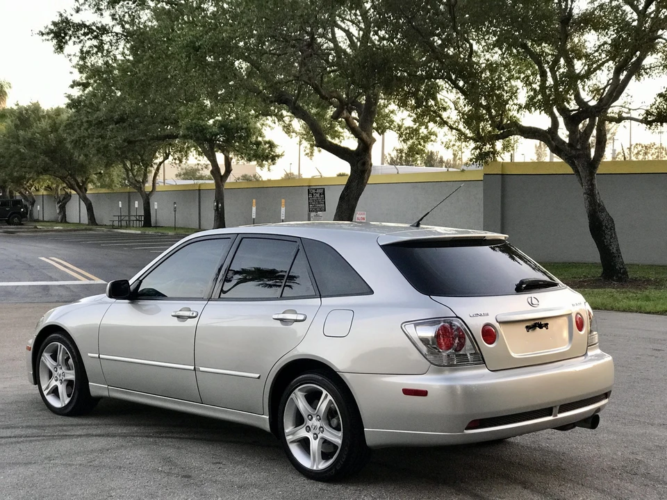 2002 Lexus IS 1st Gen - Image 12 of 31