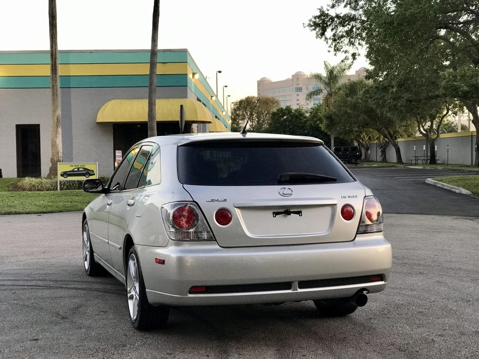 2002 Lexus IS 1st Gen - Image 14 of 31