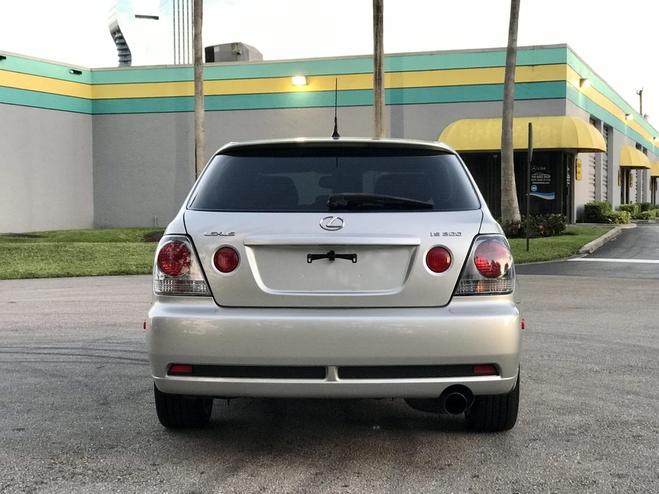 2002 Lexus IS 1st Gen - Image 16 of 31