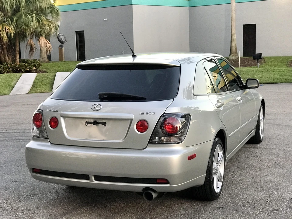 2002 Lexus IS 1st Gen - Image 17 of 31