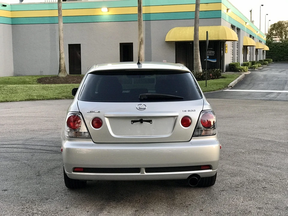2002 Lexus IS 1st Gen - Image 18 of 31