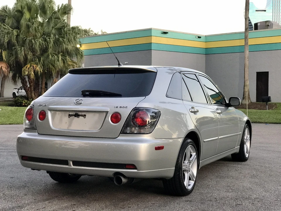 2002 Lexus IS 1st Gen - Image 19 of 31