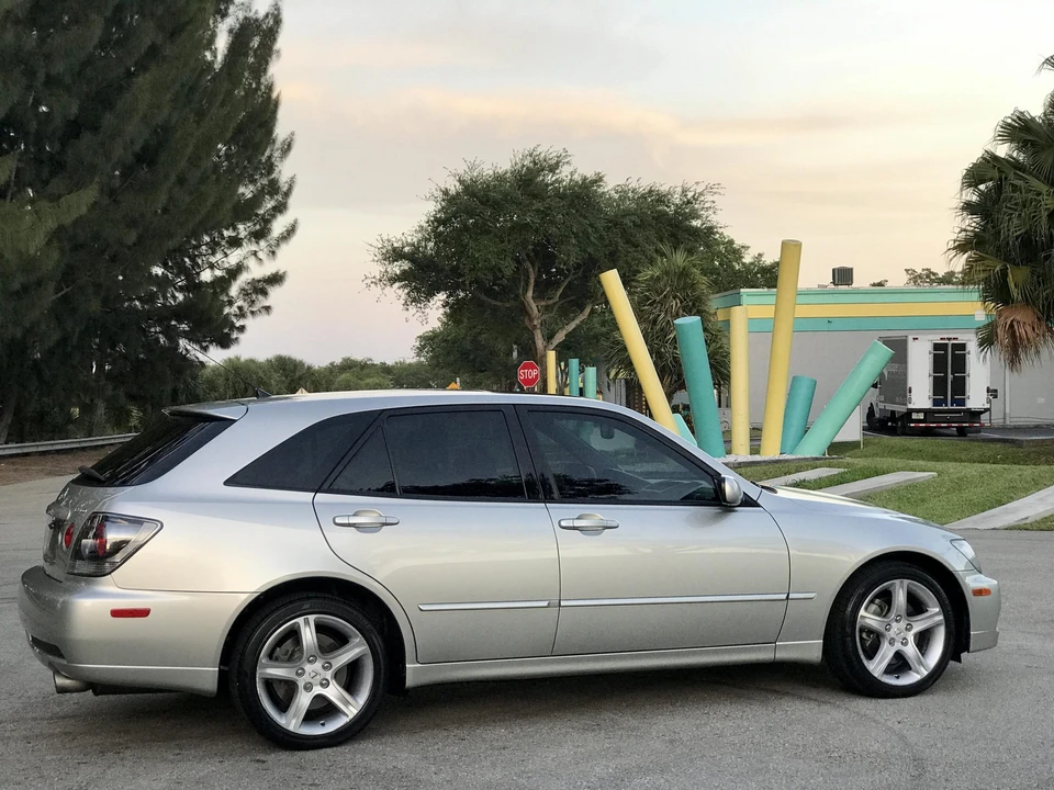 2002 Lexus IS 1st Gen - Image 21 of 31