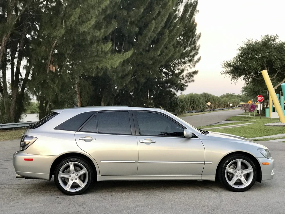 2002 Lexus IS 1st Gen - Image 22 of 31