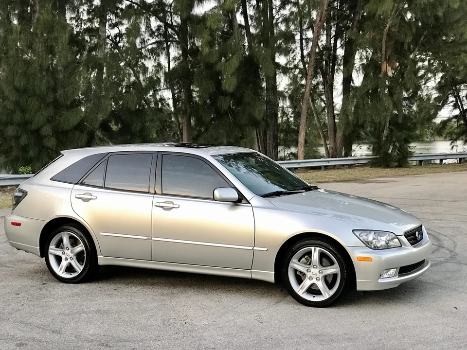2002 Lexus IS 1st Gen - Image 23 of 31