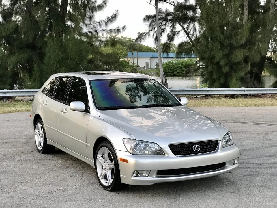 2002 Lexus IS 1st Gen - Image 25 of 31