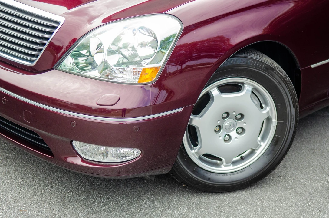 2002 Lexus LS 3rd Gen - Image 21 of 31