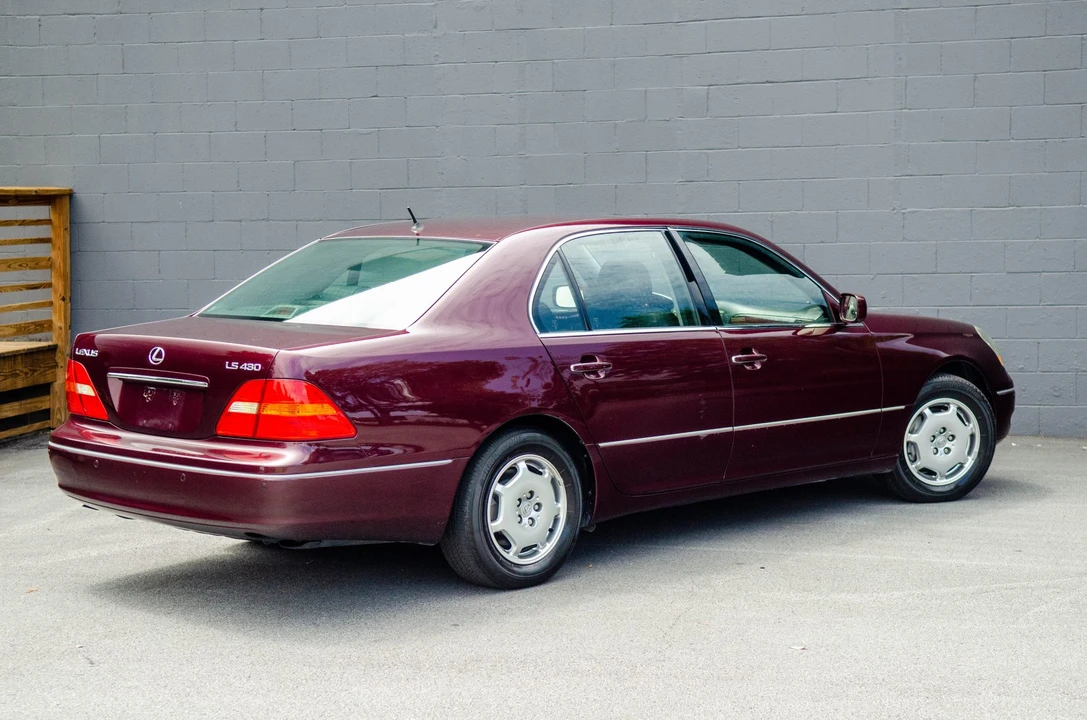 2002 Lexus LS 3rd Gen - Image 12 of 31