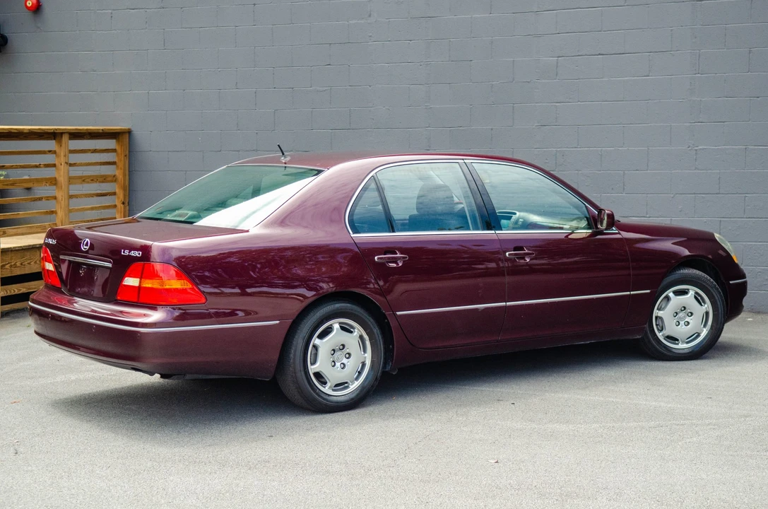 2002 Lexus LS 3rd Gen - Image 13 of 31