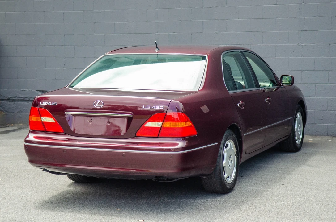 2002 Lexus LS 3rd Gen - Image 10 of 31