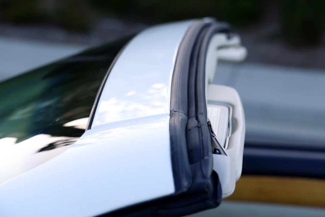 2004 Lexus SC430 - Image 19 of 31